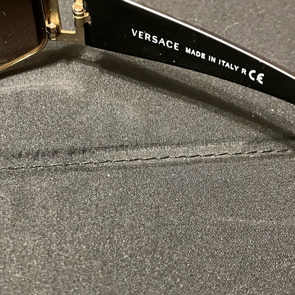 Versace Mod. 2021 1002/13  Black And Gold  Frame Sunglasses Made In ITALY - Picture 4 of 6